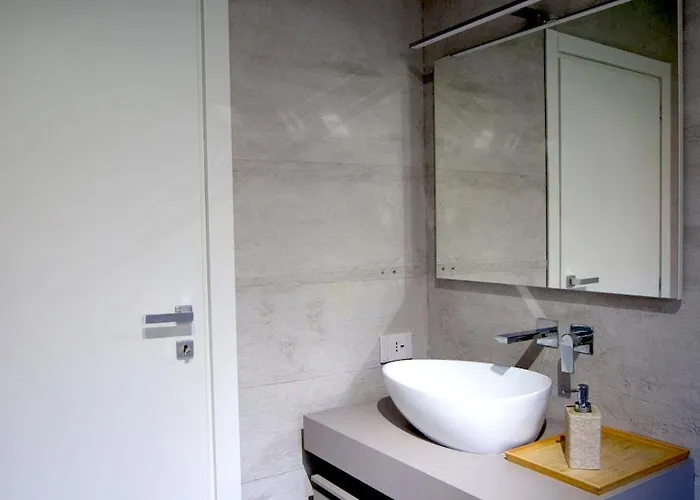 Riviera Vintage Estate